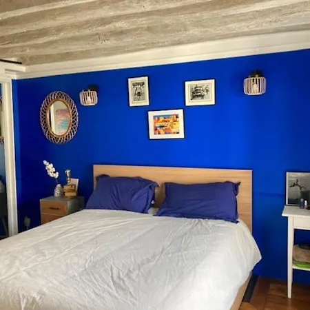 Charming 3f In Paris' Heart Parijs